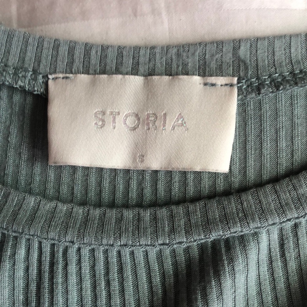 💥💥💥3 for $20💥💥💥 Bell sleeve green crop top - Picture 4 of 4